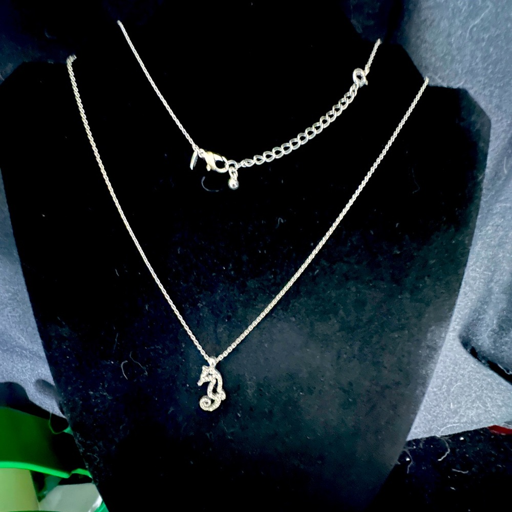 Nina Ricci vintage 2008 seahorse necklace w CZ w seahorse box display Never used